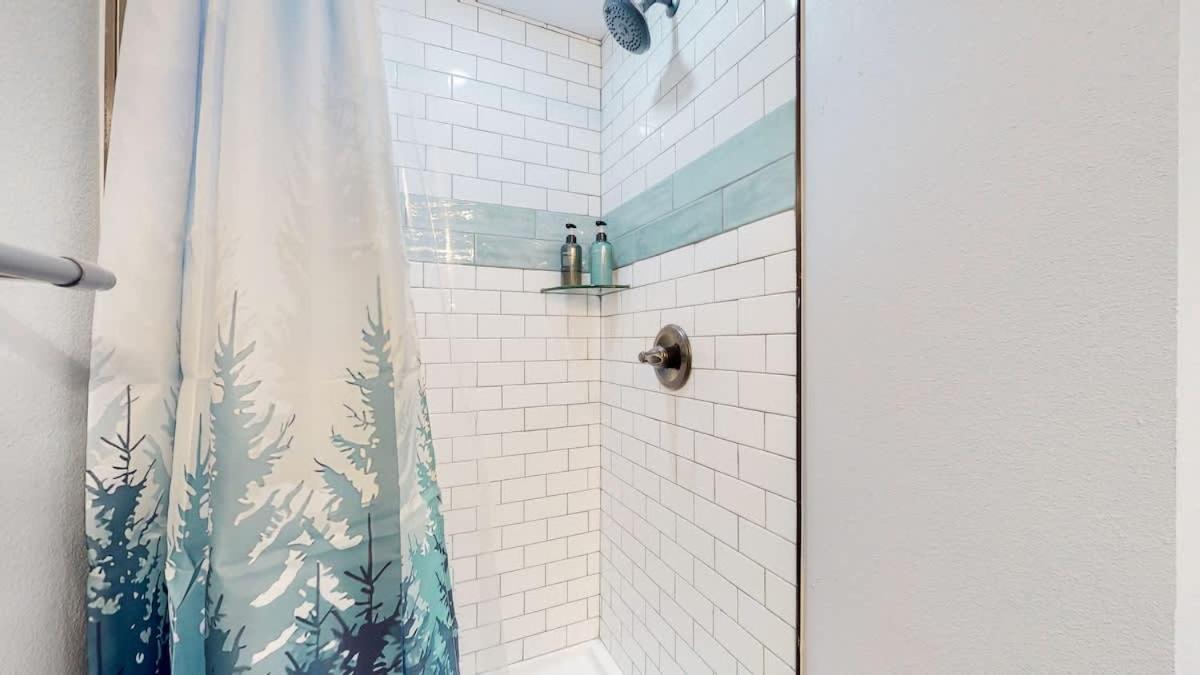 Modern & Updated Unit In Prime Location Holiday home *