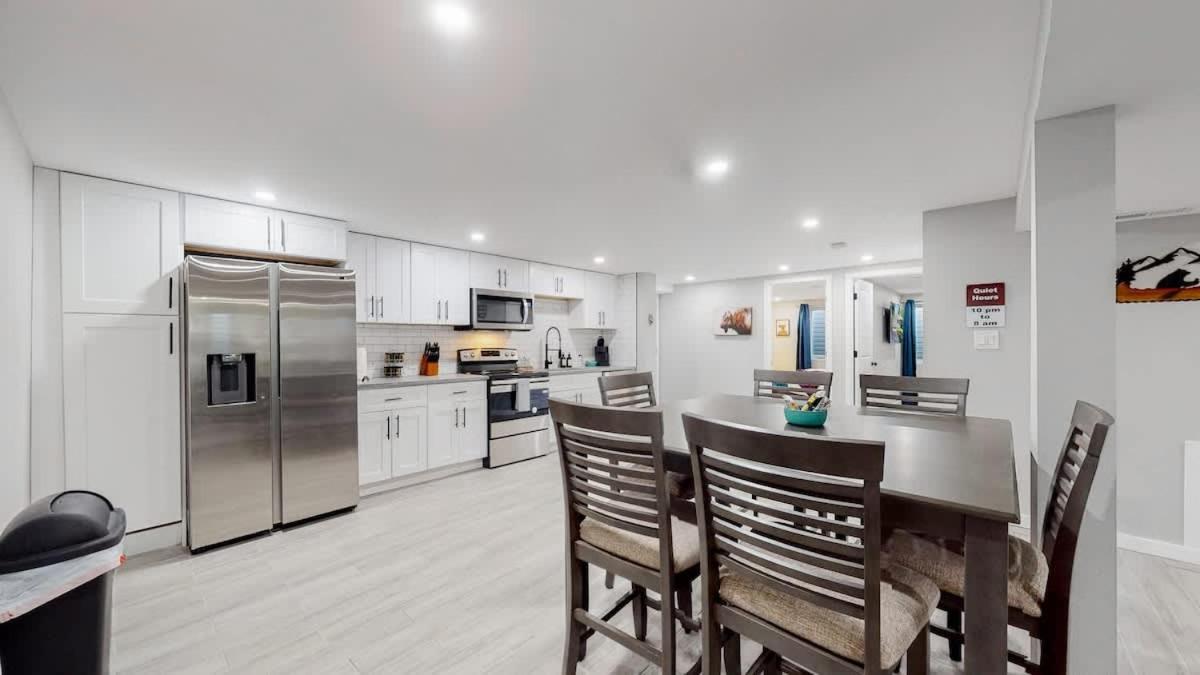 Modern & Updated Unit In Prime Location Holiday home *